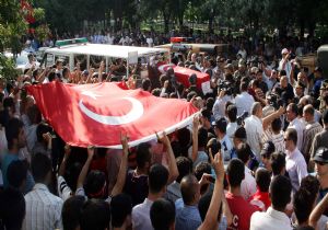 Türkiye şehitlerine ağlıyor